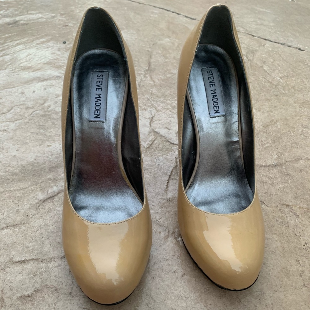 Nude Steve Madden pumps